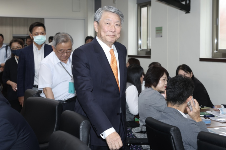 經濟部長郭智輝近期爭議不少，國民黨爆料其恐涉紅色生意經。圖／中央社
