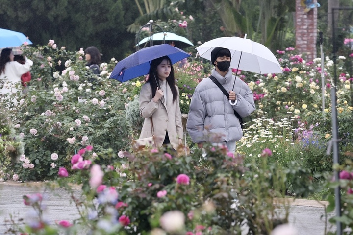今天西半部雨勢稍緩　連假後水氣多周四防大雨