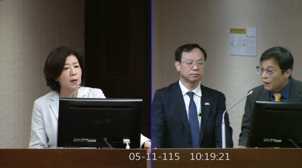 圖為藍委王育敏5月11日針對芬普寧殘留標準放寬一事質詢,衛福部長石崇良(右2)、食藥署長姜至剛(右1)對此回應。圖/取自立法院議事轉播