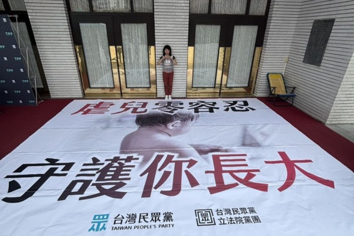 立院爆衝突！黃國昌又成箭靶 鍾佳濱、沈發惠推擠還大罵髒字