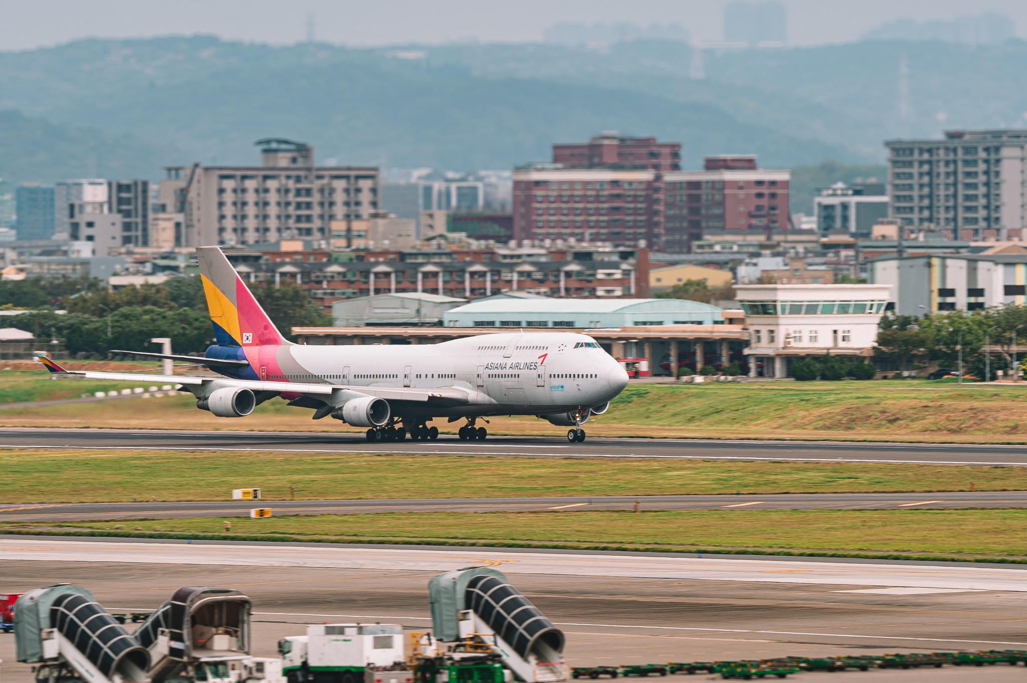 113至114年桃機航空噪音防制費補助已開放申請，桃園市、新北市約有5萬4000戶住戶符合申請資格。圖/取自桃園國際機場臉書
