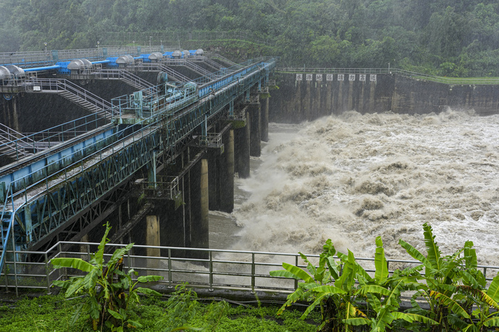 巴威颱風遠離各地風雨趨緩　海陸警報估清晨至上午解除