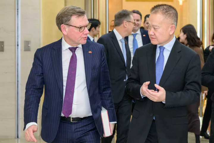 劉海星會見瓦德富爾時喊話推動雙方關係正向發展。圖/取自中聯部官網