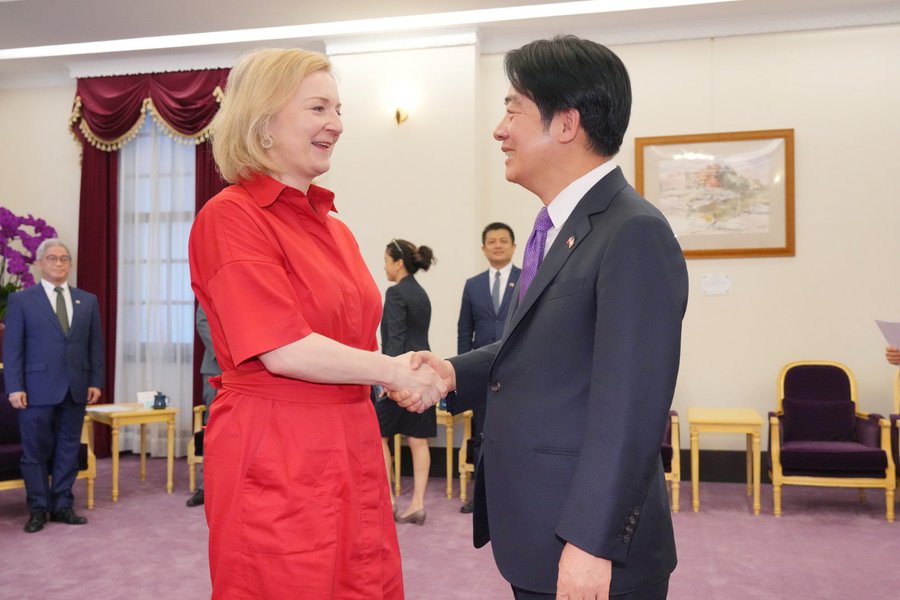 梅花評論：英前首相特拉斯涉關說 打臉民進黨