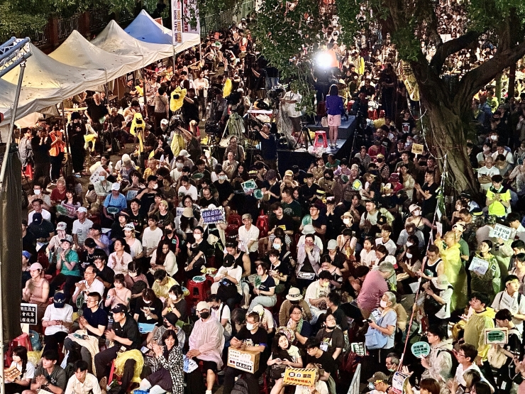 抗議藍白立委審查國會改革法案，近10萬人包圍立法院。圖/陳思豪攝