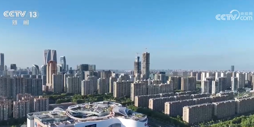 大陸央行激級降利率、降首付，為挽救房地產使出絕招。圖／取自央視