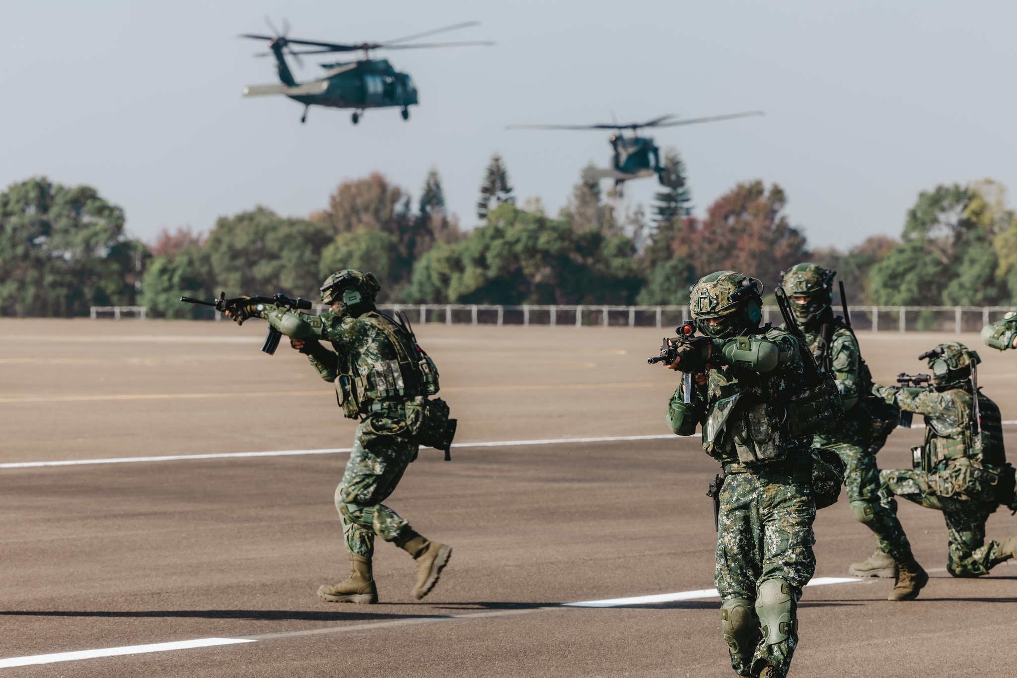 陸軍步兵第109旅一名曹姓役男，收假回營時竟攜帶50顆喪屍煙彈，遭部隊查獲。圖為示意，非當事人。圖/取自中華民國陸軍