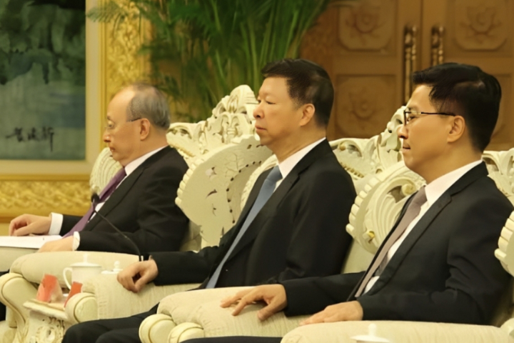不少大陸官員皆出席國共會面,從左至右為北京市委書記尹力、國台辦主任宋濤、副主任趙世通。圖/取自中評社