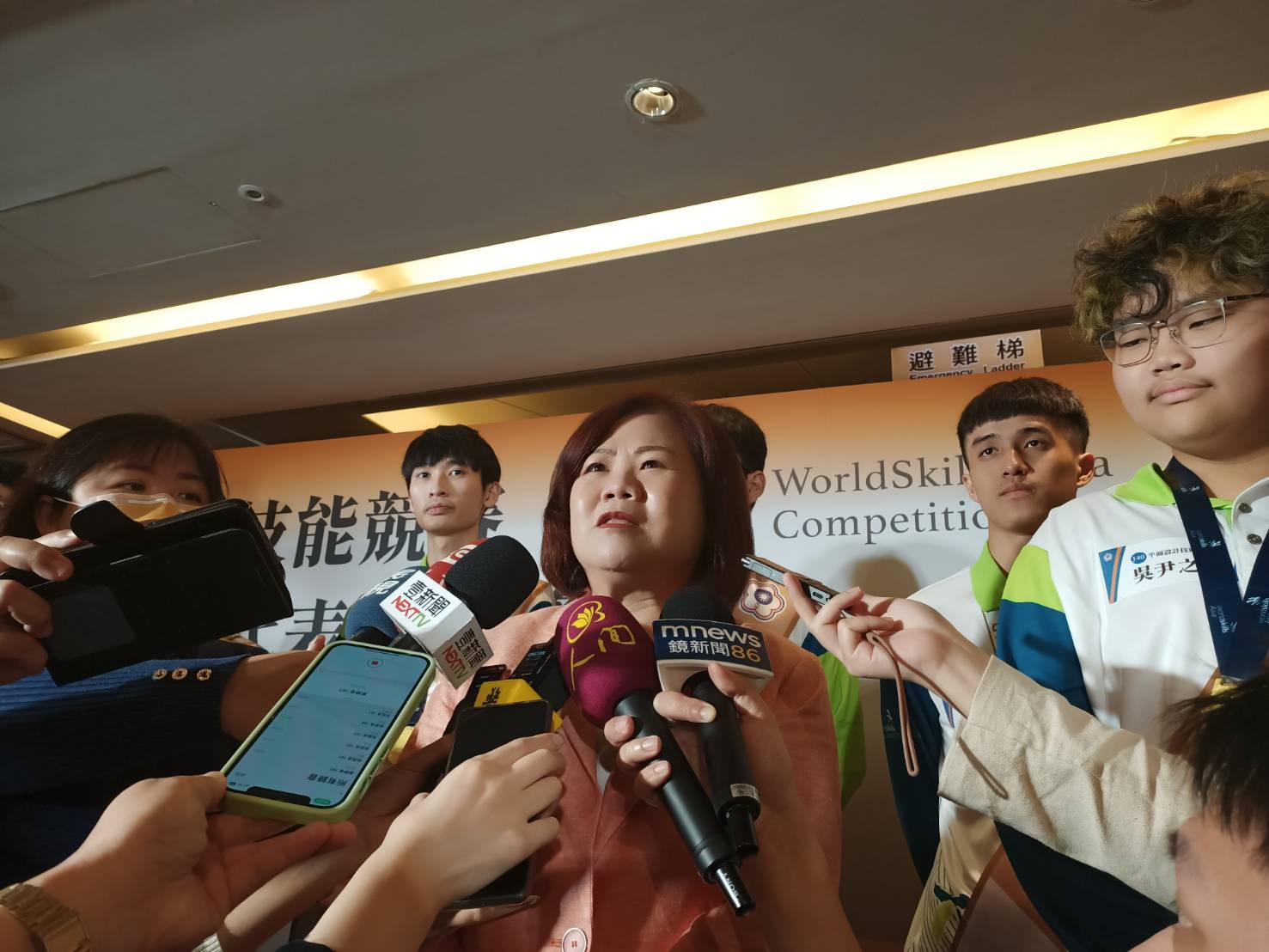 有意角逐2026高雄市長的前勞動部長許銘春受勞動部霸凌爭議影響，聲量居首，不過負面聲量占比較重，好感度僅0.44。圖/記者簡立欣攝