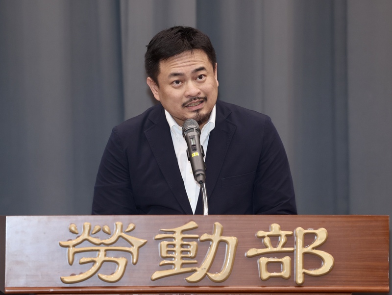 新任勞動部長洪申翰4日將至立院報告北分署霸凌案處理進度，圖為11月25日舉行部長交接典禮。圖/中央社