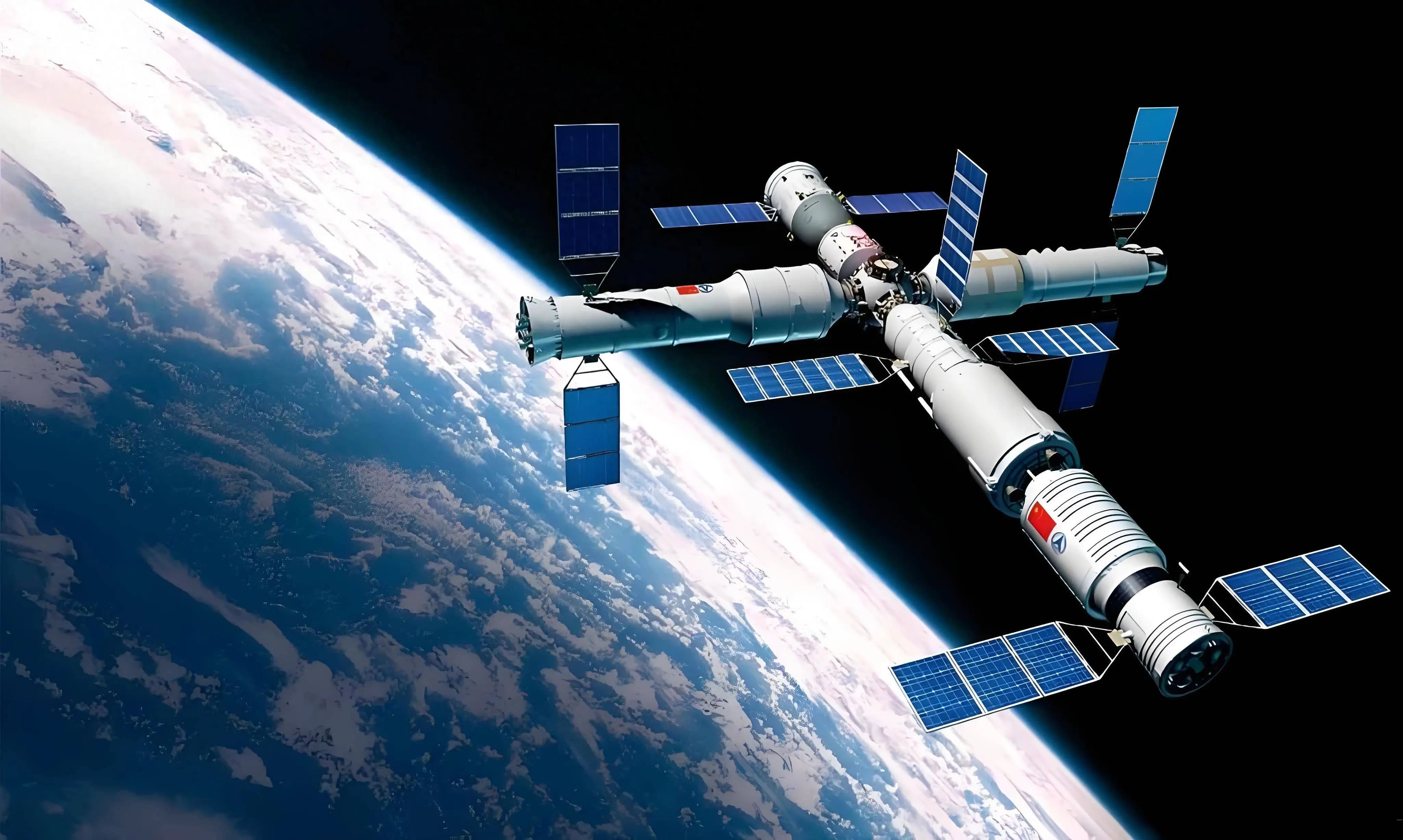 中國的太空站名為「天宮空間站」，主要是三大艙室構建而成，結構為T型，內部有多種高科技打造的實驗平台，擁有23個實驗機架，70多個實驗平台，能支援研發千餘個各領域的實驗專案。圖／取自搜狐