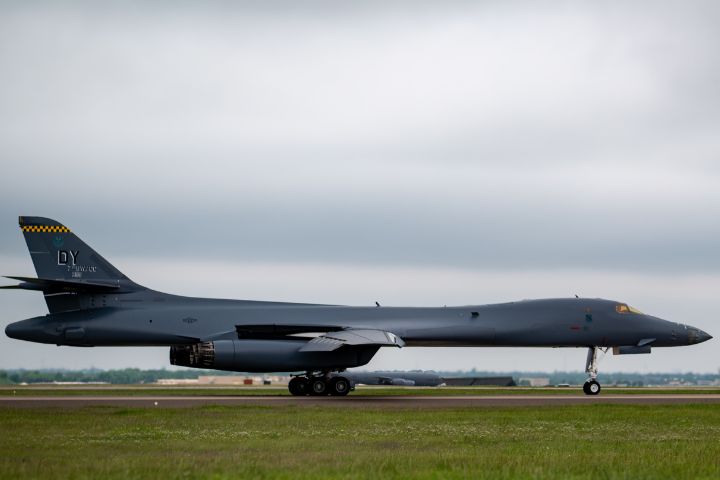 美軍B-1「槍騎兵」及其他大型軍用航空器,也停放在亞利桑那州的戴維斯蒙森空軍基地。圖/取自Davis-Monthan Air Force Base