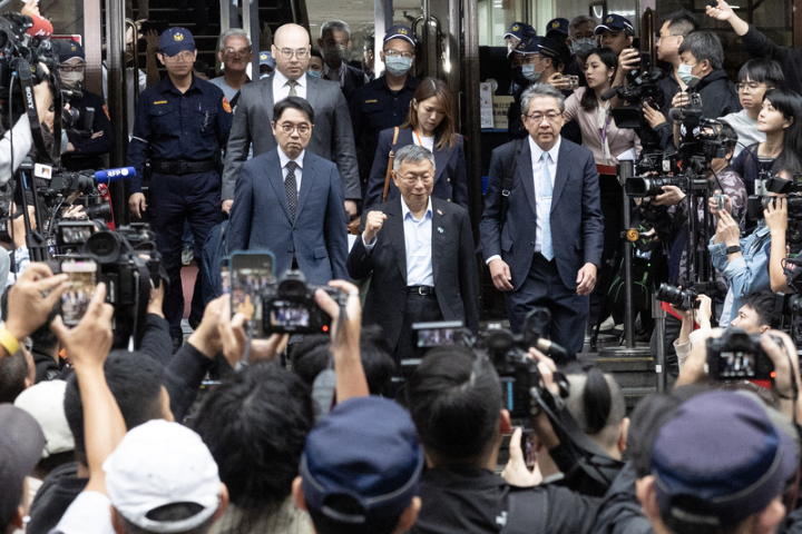 【柯文哲案宣判】太扯！210萬政治獻金遭認定賄款　黃國昌轟「難以置信」　柯文哲7000萬交保