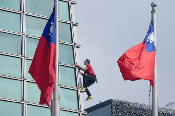 霍諾德今「無防護」挑戰徒手攀登101！預估2小時內完成