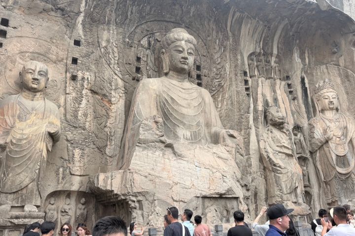 盧舍那大佛位於西山奉先寺,高達17.14公尺,是龍門石窟規模最大、藝術成就最高的代表作。圖/記者陳素貞攝