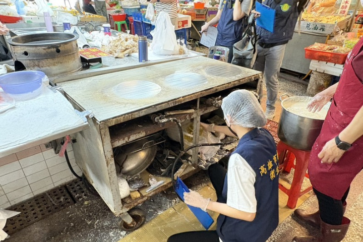 清明吃春捲中毒　高市通報飆至67人　衛生局勒令停業7天