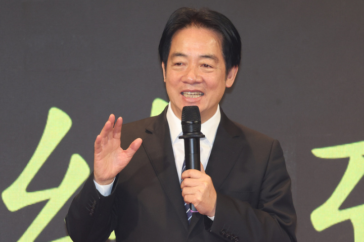 【梅花短評】台版《千萬別抬頭》上演　當我們對民進黨執政麻木了