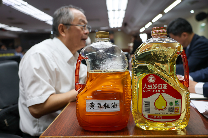 進口黃豆免稅、國際價格跌　施俊吉揭「沙拉油卻飆漲」：政府讓業者兩頭賺