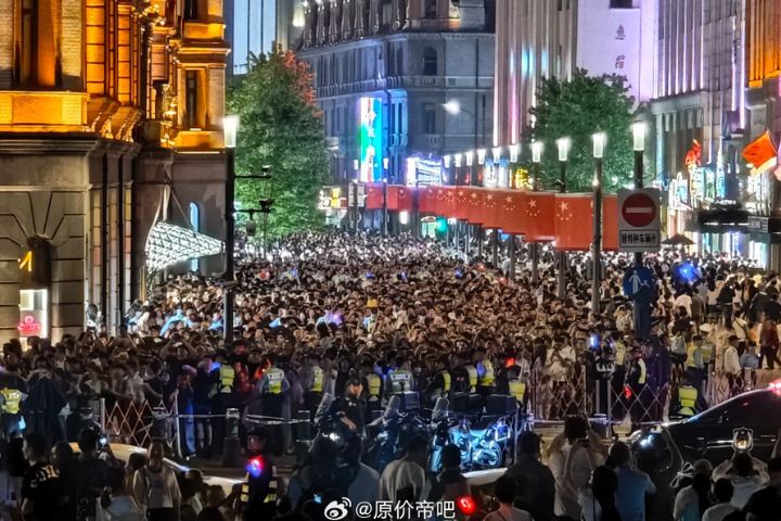 迎接2026年　上海外灘跨年夜　大規模交管防踩踏