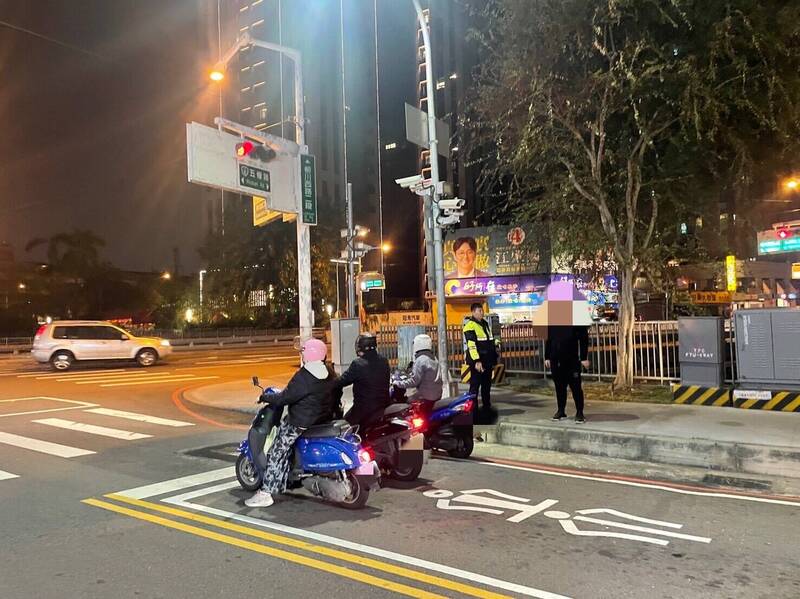 台中23歲黃姓車手，因不滿沒有拿到相應報酬，懷疑被「黑吃黑」，於是向警方報案謊稱自己遭搶，卻反倒暴露自己車手身分遭逮。圖／警方提供
