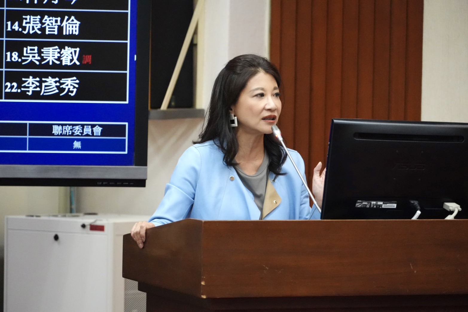 民進黨立委林楚茵辱罵國民黨立委徐巧芯「綠茶婊」，讓楊渡深有感慨。圖／取自林楚茵臉書