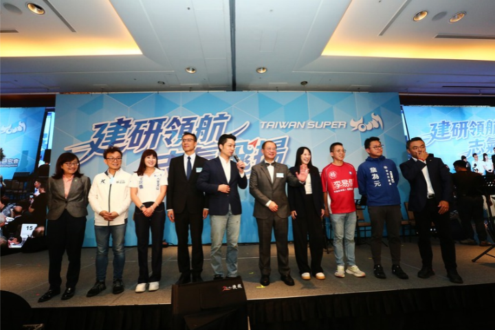 中華民國工商建設研究會於10月6日晚間在台北喜來登大飯店舉行第19、20屆理事長交接典禮暨聯誼晚會,第19屆理事長雷宏毅將正式交棒,由第19屆第一副理事長吳志揚接任第20屆理事長。圖/工商建研會提供