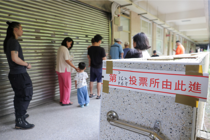 投票日凌晨發文表態！詹江村檢舉苦苓「公然拉票」：置頂罪加一等