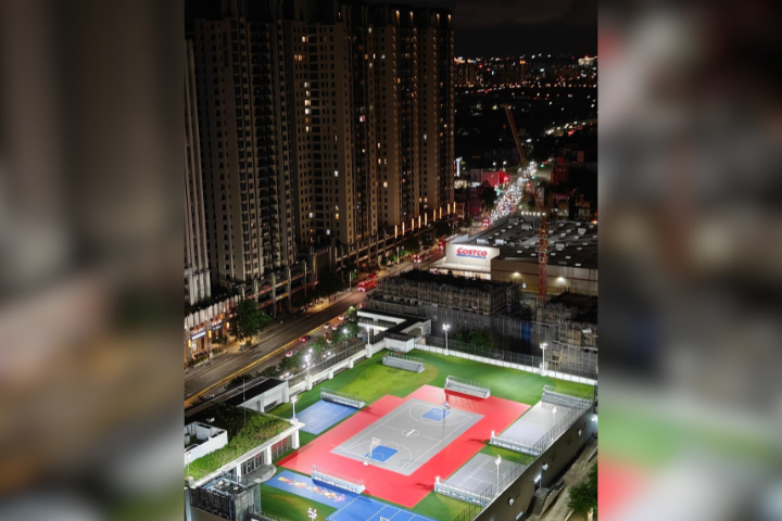 新竹市東區的「晴空匯」18日晚間再度傳出火警,疑似唯住戶的烤箱冒煙觸發警報。圖/取自臉書爆廢1公社