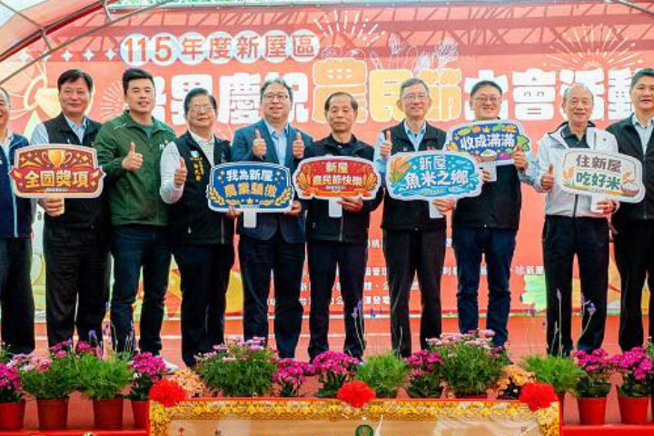 法務部政務次長、民進黨2026擬推參選桃園市長的黃世杰（藍色西裝者）被爆「上班時間跑選舉」。圖/取自楊智伃臉書