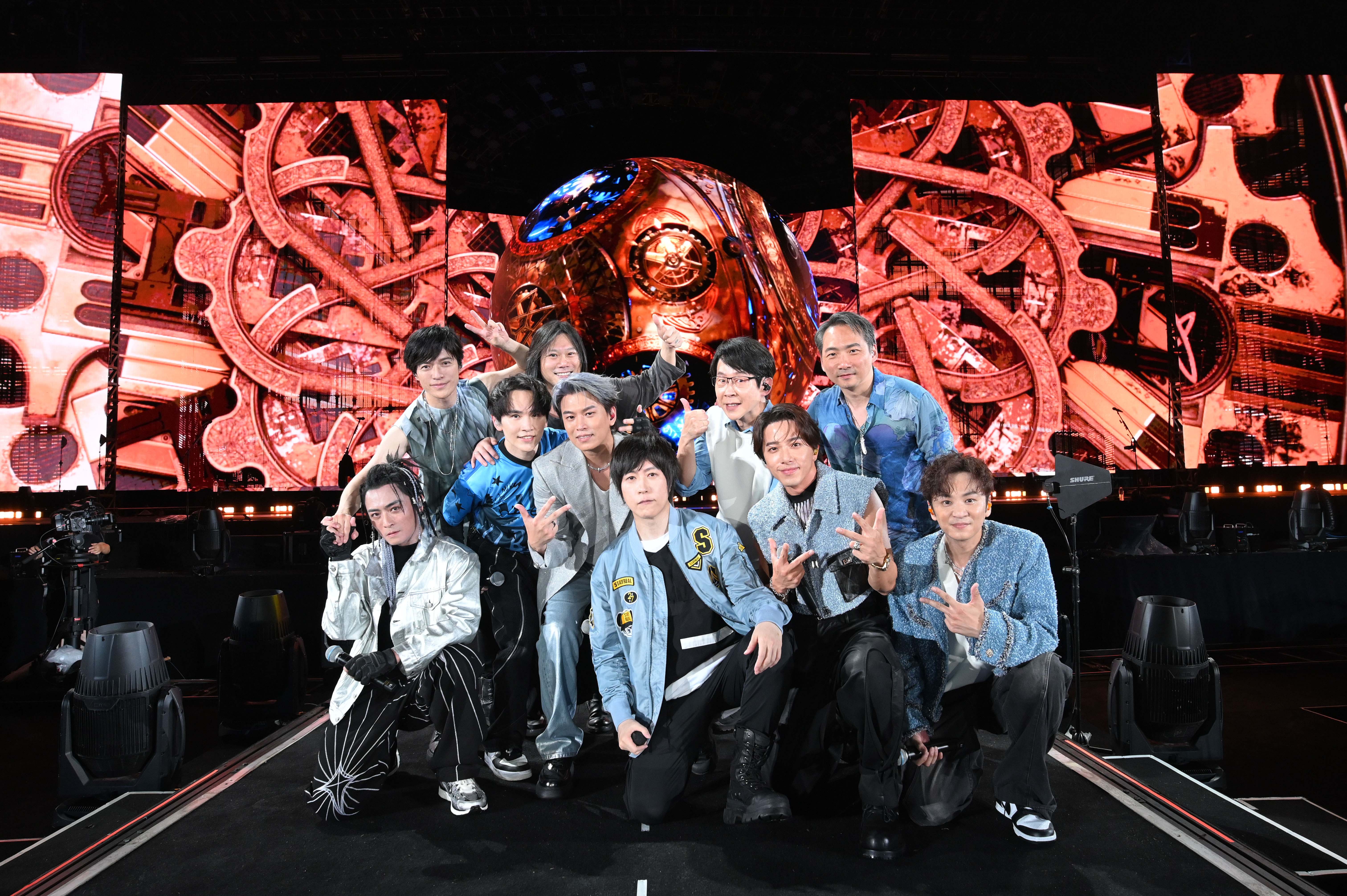 五月天再邀請Energy擔任嘉賓演繹全新full band版〈星期五晚上〉。圖/相信音樂提供