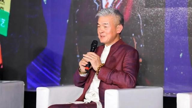 林炳生自在上海創業後，弟林建雄幾乎長相左右。不過，兩人的股權之爭是否亦涉複雜的家族間爭鬥，外界難以分辦。圖／取自網易