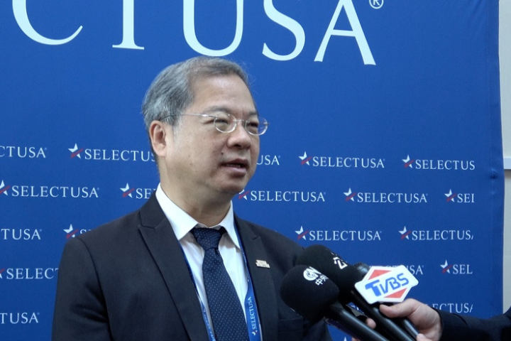 行政院秘書長龔明鑫率團參加「選擇美國投資高峰會」，會中他稱，希望台美雙方合作可以更深入，促成美國的再次偉大。該番言論引發網熱議。圖／中央社