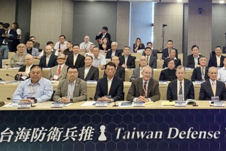 美軍太平洋前總司令布萊爾（前排左4）強調，若中國大陸展開區域的侵略，是不會成功的。圖/中央社