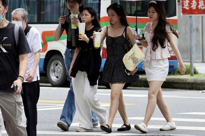 天氣晴朗高溫炎熱　輕颱米克拉最快今生成下周四接近台灣