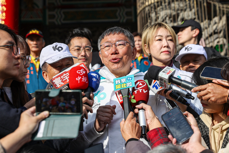 民眾黨總統候選人柯文哲在選前3天再次倡議孫子兵法，呼籲年輕選民與長輩談柯文哲，打破彼此的隔閡。圖／中央社