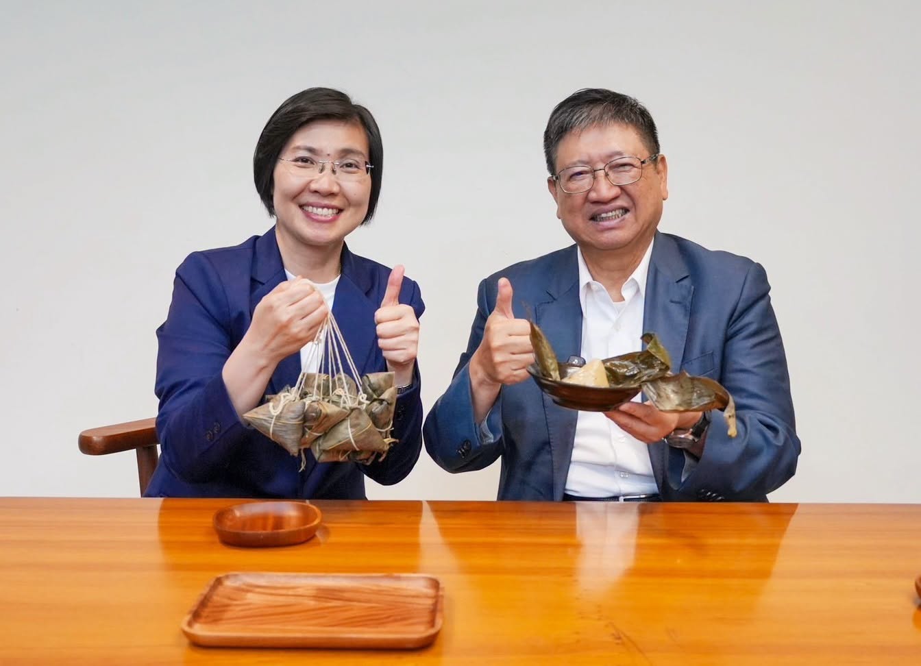 國民黨竹縣提名人徐欣瑩(左)面對「團結」的最大挑戰是陳見賢,但現任縣黨部主委的縣長楊文科已允諾全力協助。圖/取自徐欣瑩臉書