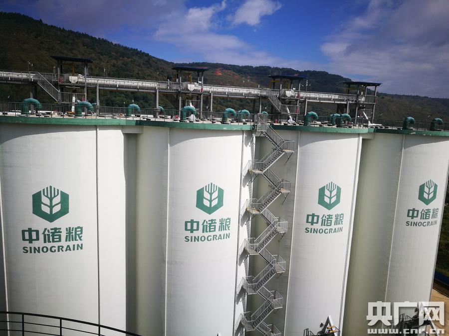 中國糧食生產供應量下降，促使官方不斷呼籲自給比例應高於66%，圖為中儲糧昆昌直屬糧庫。圖／取自央廣網