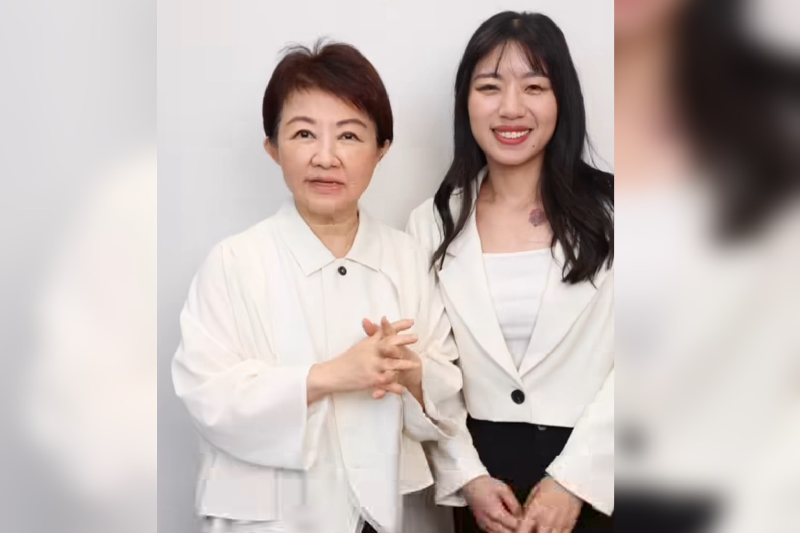 台中市長盧秀燕（左）替前國民黨主席朱立倫的子弟兵楊智伃（右）助選。圖/取自楊智伃臉書