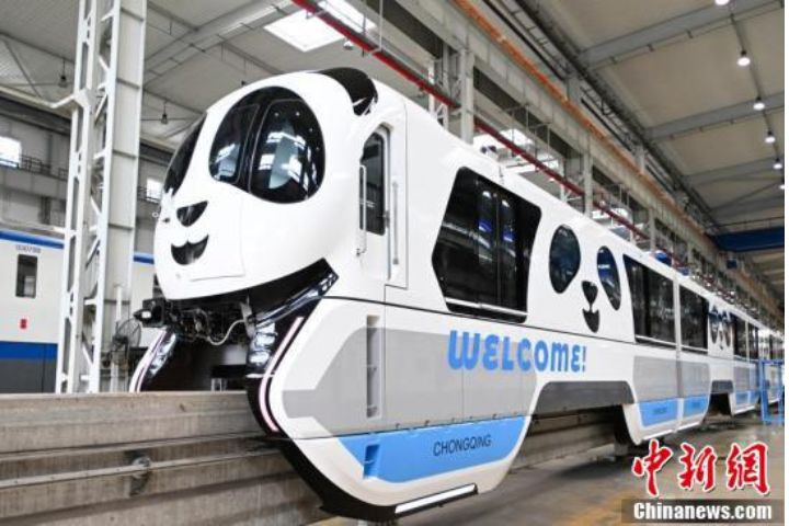 重慶「移動文創」 大陸首列貓熊跨座式單軌列車亮相
