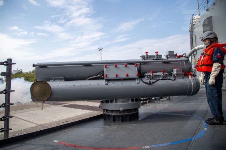 MK-32魚雷發射管，可裝載MK-46魚雷，除具備自動搜索敵方潛艦能力，並可有效打擊敵方潛艦。圖/取自軍聞社