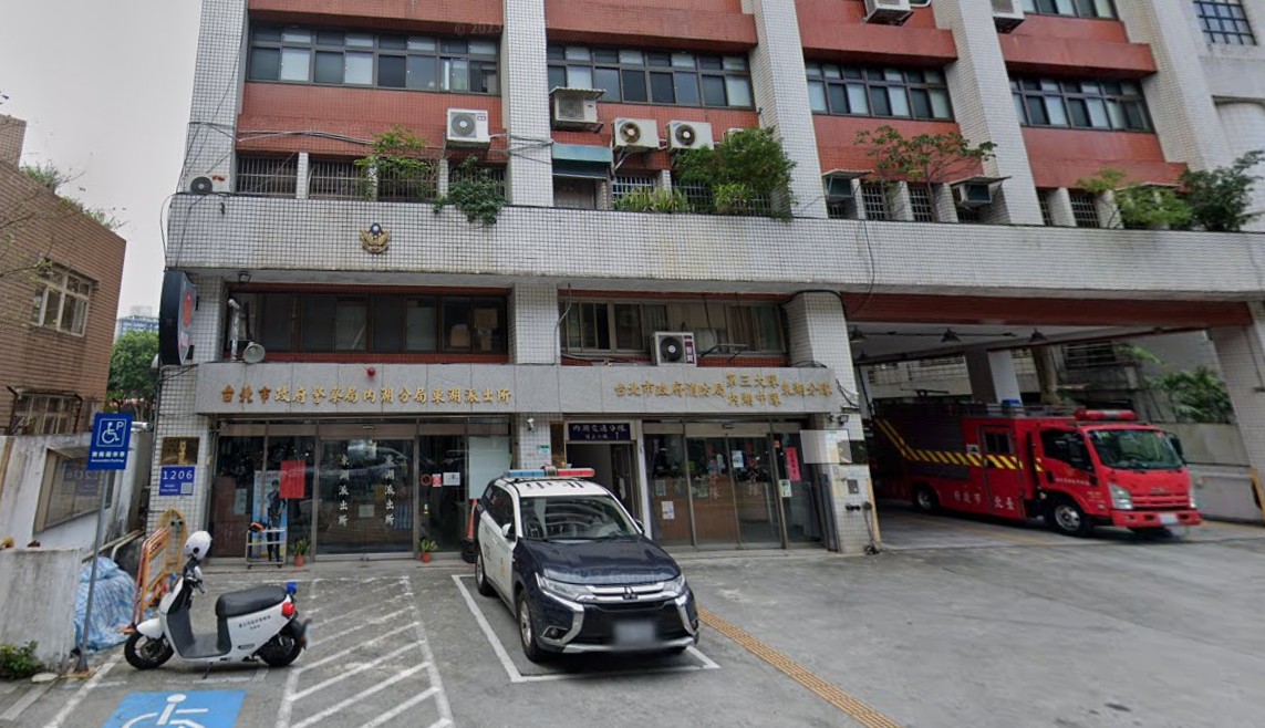 曾姓少年趁外公出遊時偷走家中休旅無照駕駛撞死3人，如今車主外公已返台，內湖分局今天傳喚外公到案說明。圖/取自Google街景