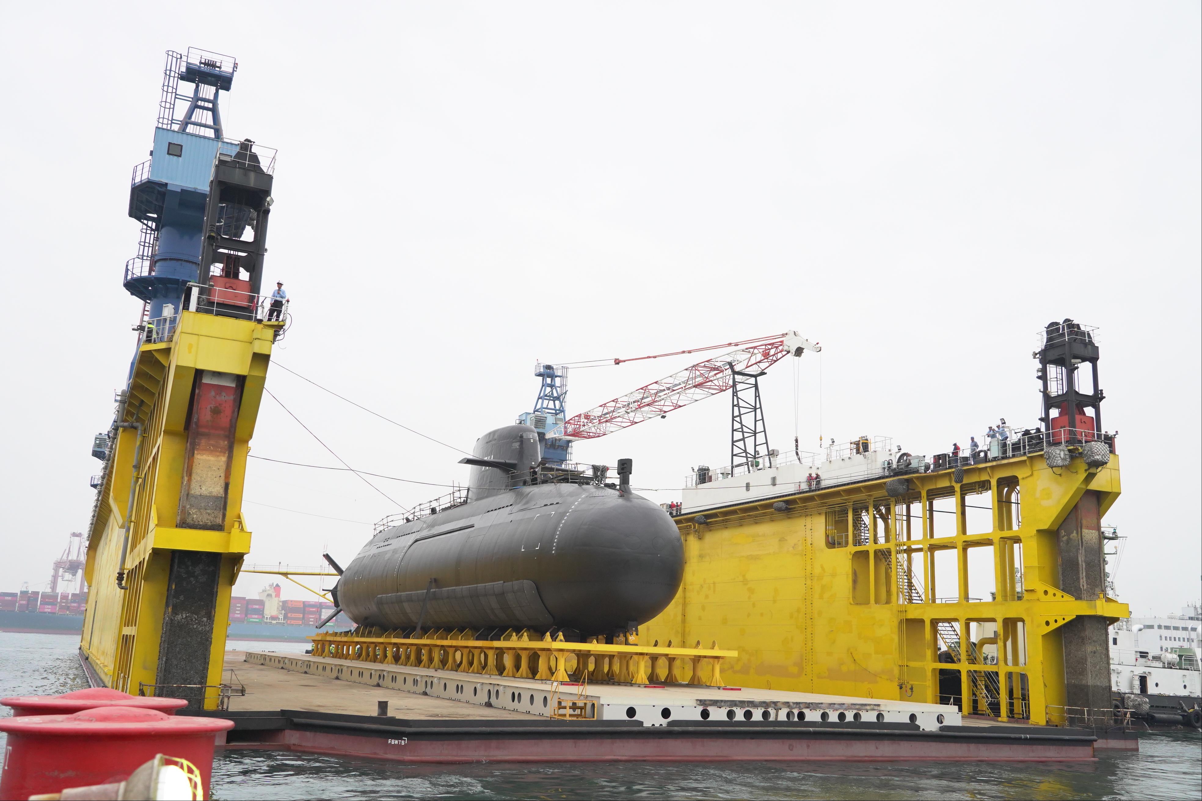 潛艦國造原型艦「海鯤號」完成浮船作業。圖/台灣國際造船公司提供