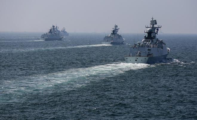 台灣學生對兩岸事務關切度很低，但對中共軍演清息確關注，圖為中共環台軍演時釋出的中共軍艦編隊。圖／取自網易