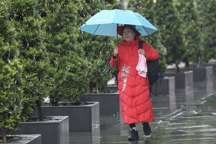 周末降水趨緩但水氣仍多　下周一晚起鋒面接力中部以北防雷雨