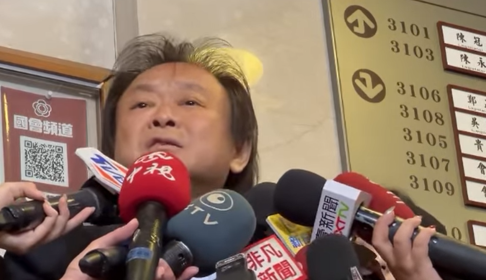 立委王世堅接受媒體訪問，痛批黃子佼「十惡不赦、人神共憤」。圖/取自王世堅臉書