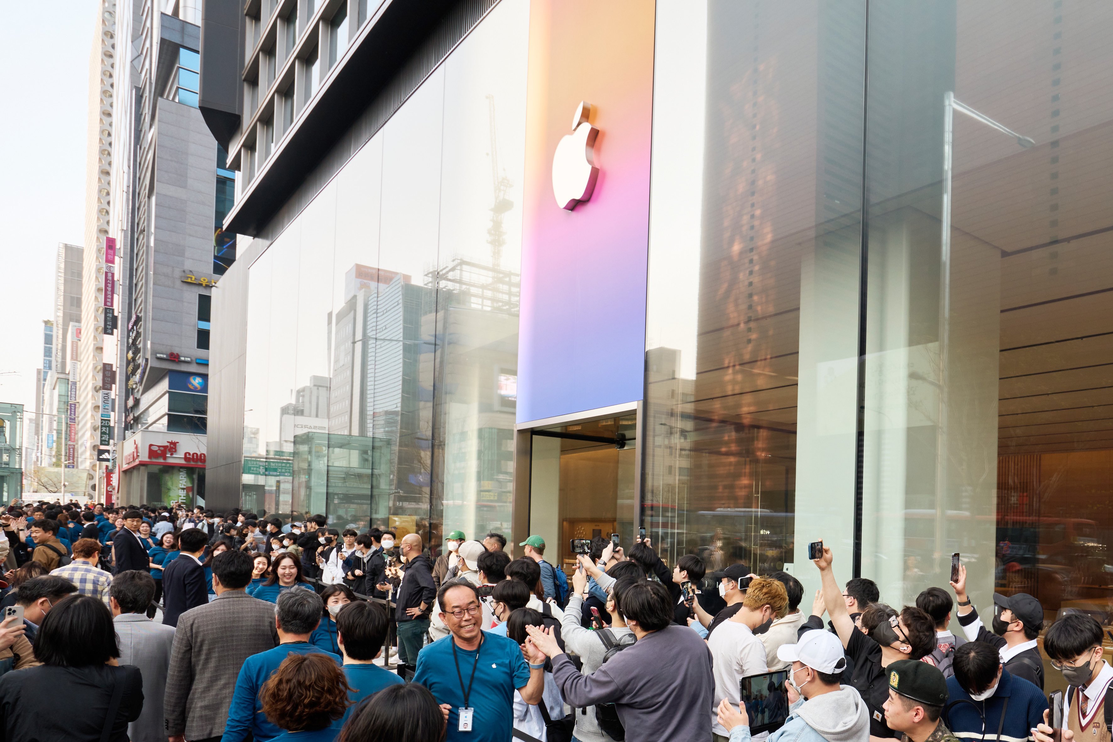 蘋果公司因違反歐盟的反壟斷規範，遭裁罰18億歐元。圖/取自Tim Cook @tim_cook
