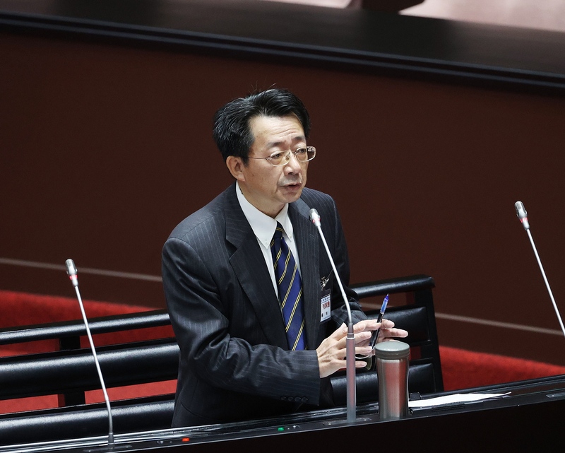立法院全院委員會12日持續審查大法官人事案，大法官被提名人廖福特列席回答立委提問。圖/中央社