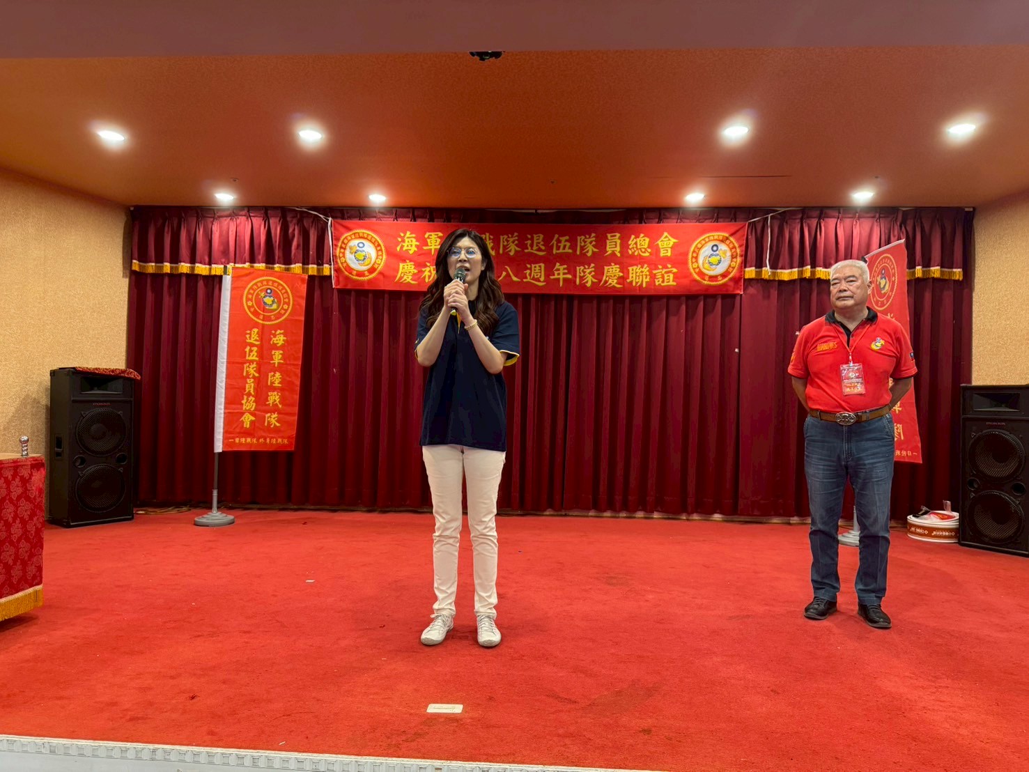 國民黨主席選舉開跑，前立委鄭麗文已獲軍系代表支持，圖右為海軍陸戰隊二級上將、曾任黃復興黨部主委的季麟連。不過，部分軍系也已表態支持郝龍斌。圖／取自鄭麗文臉書