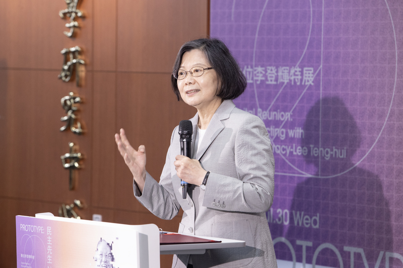 前總統蔡英文出席「民主先生2.0」數位李登輝特展開幕儀式時表示，台灣民主已深植於人民的日常選擇中。圖/中央社