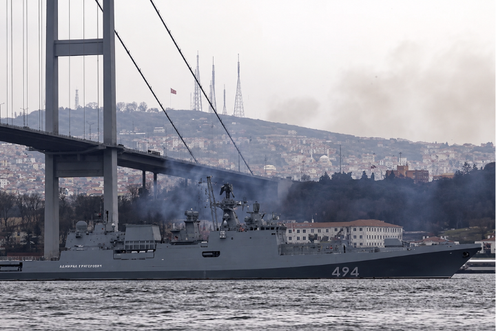 英籍遊艇在英吉利海峽遭俄軍艦鳴槍示警　退休夫婦：感覺「超現實」